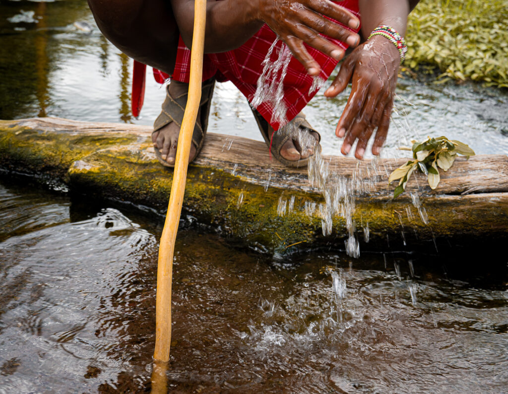 Découverte de la source Maji moto au Kenya avec les Masai