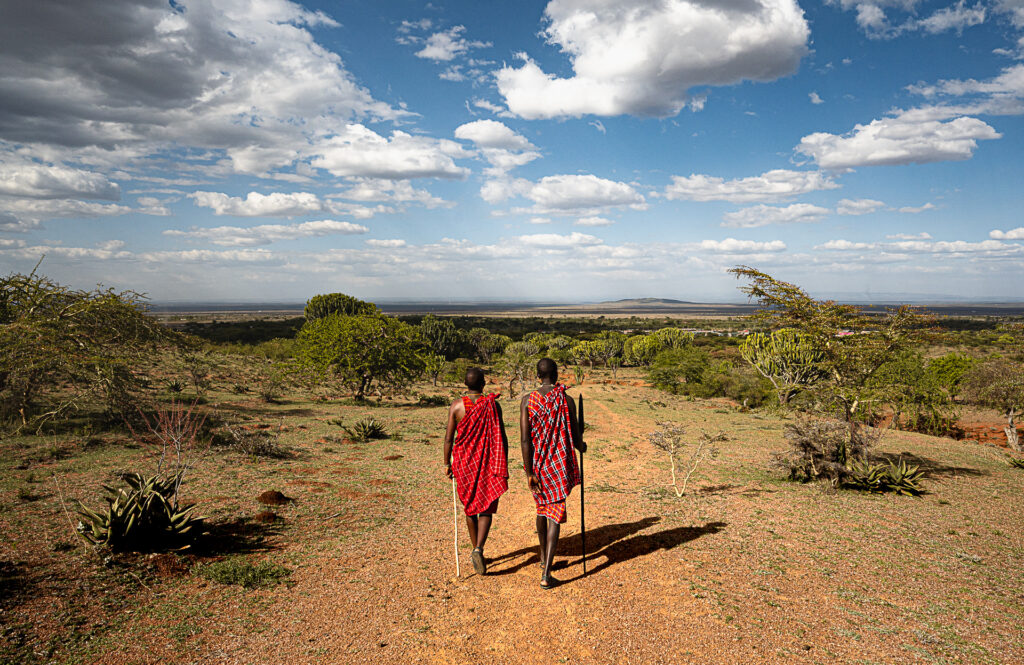 Marche avec les maasai dans les collines de Maji moto