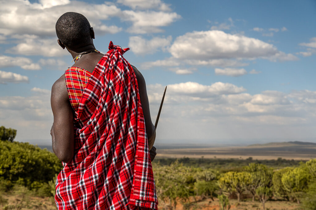 Marche avec les maasai dans les collines de Maji moto