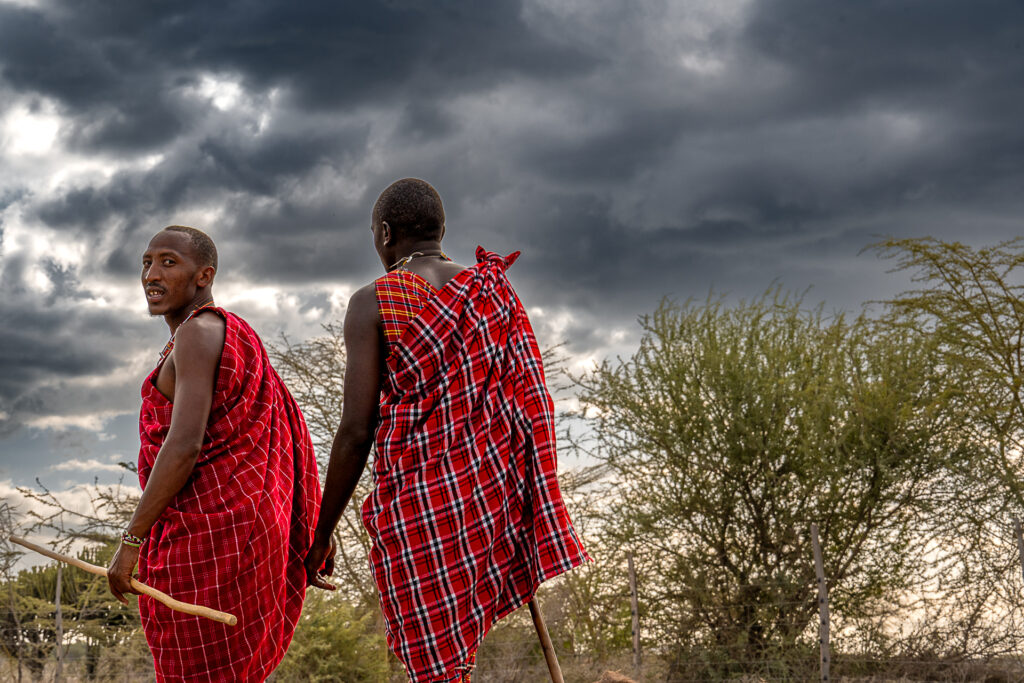 Marche avec les maasai dans les collines de Maji moto